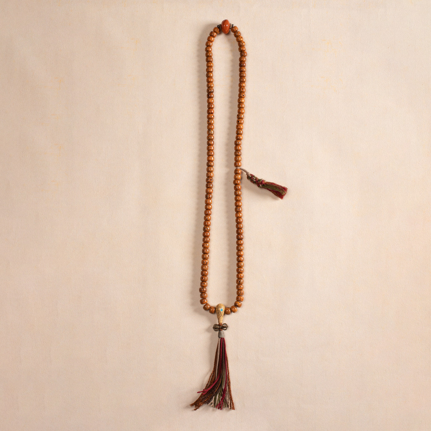 Kangba Guanzhao Xingyue bodhi 108 mala shown as a necklace with tassel